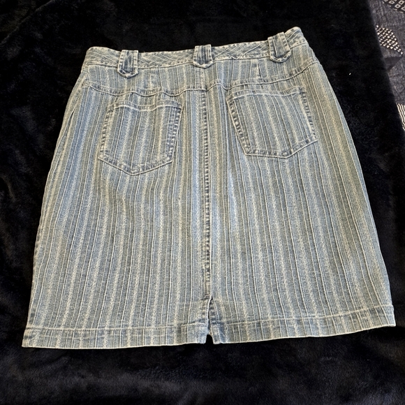 Ladies denim skirt - Picture 2 of 4